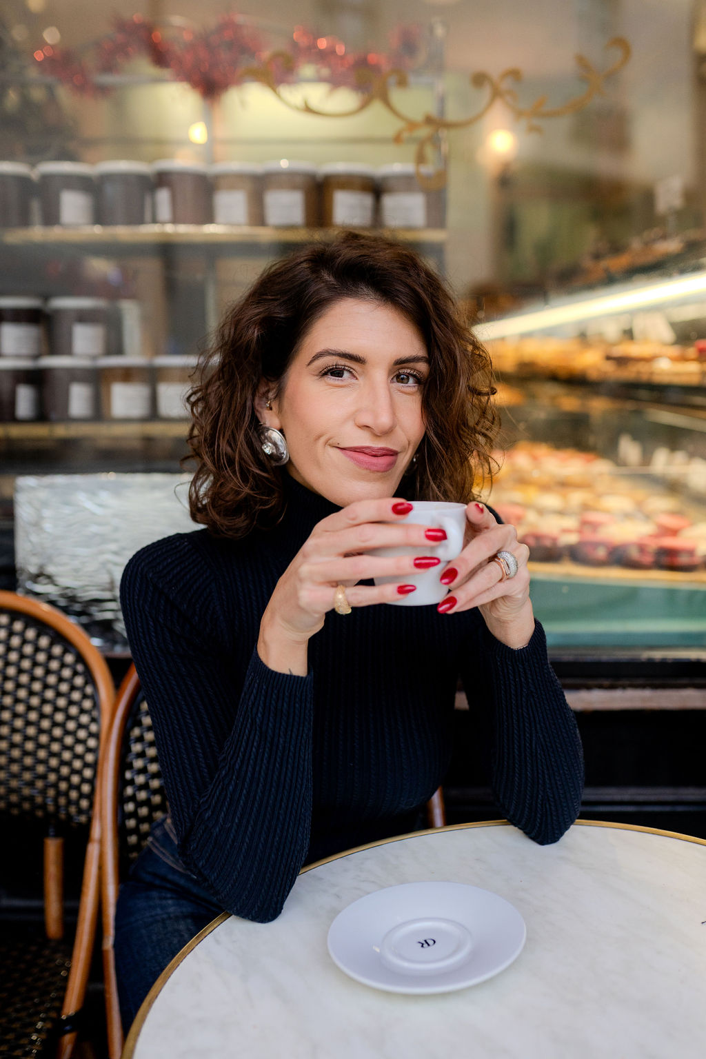 séance photo de portrait dans un café à Paris
