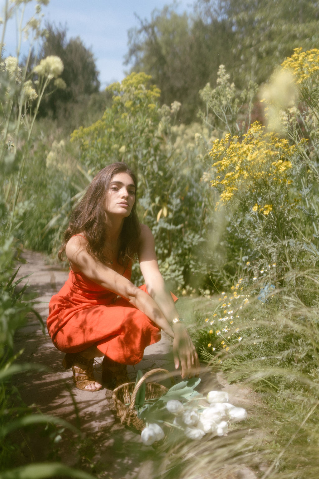 Ambiance douce et estivale avec Tess Boutmann, portrait à Paris