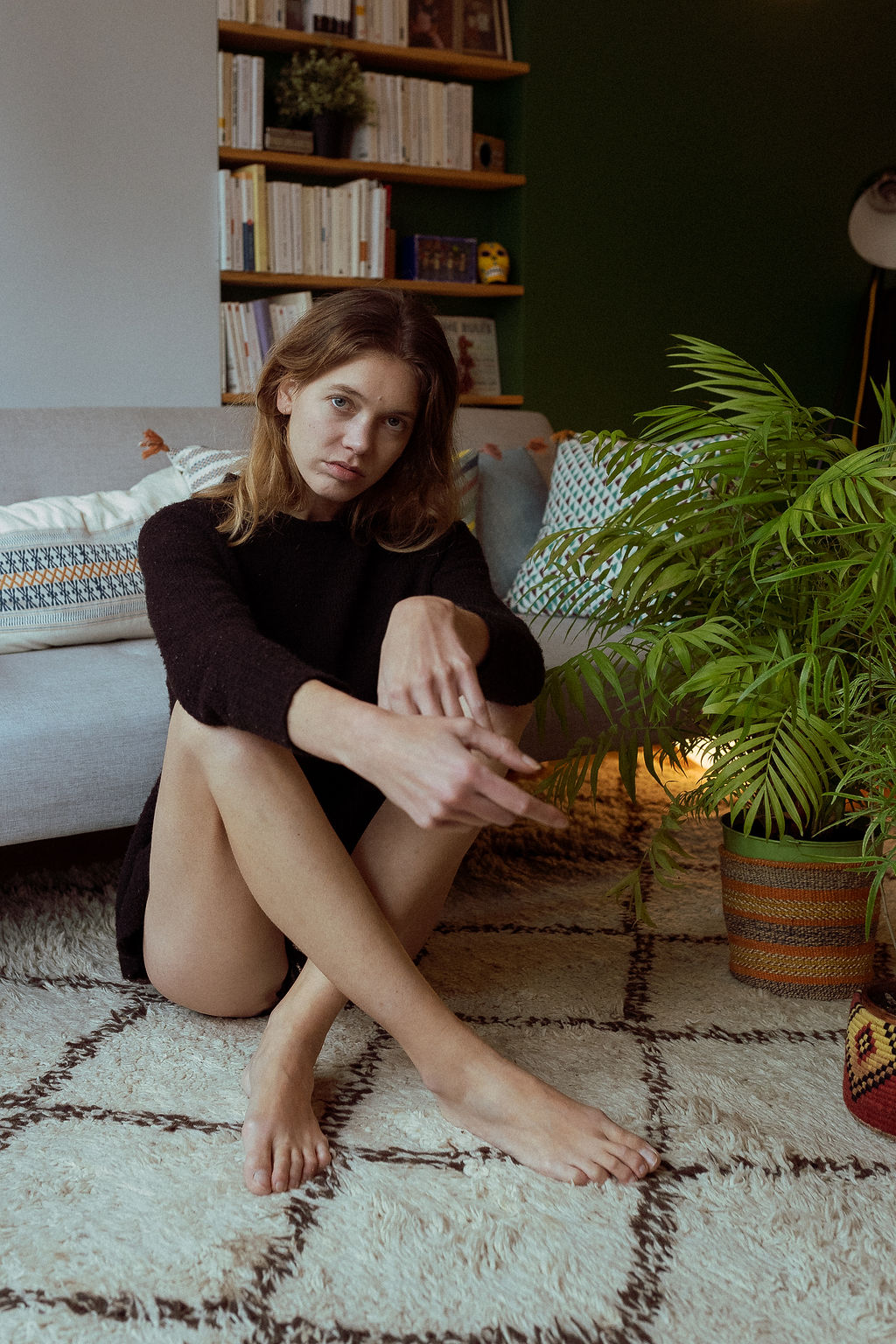 Portrait sensuel d'une mannequin lors d'une séance photo à Paris