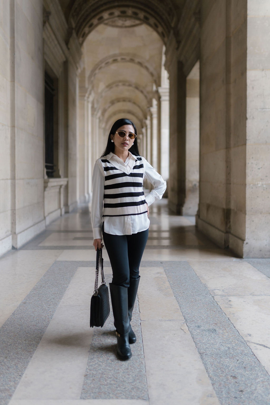 Shooting portrait féminin au musée du Louvre