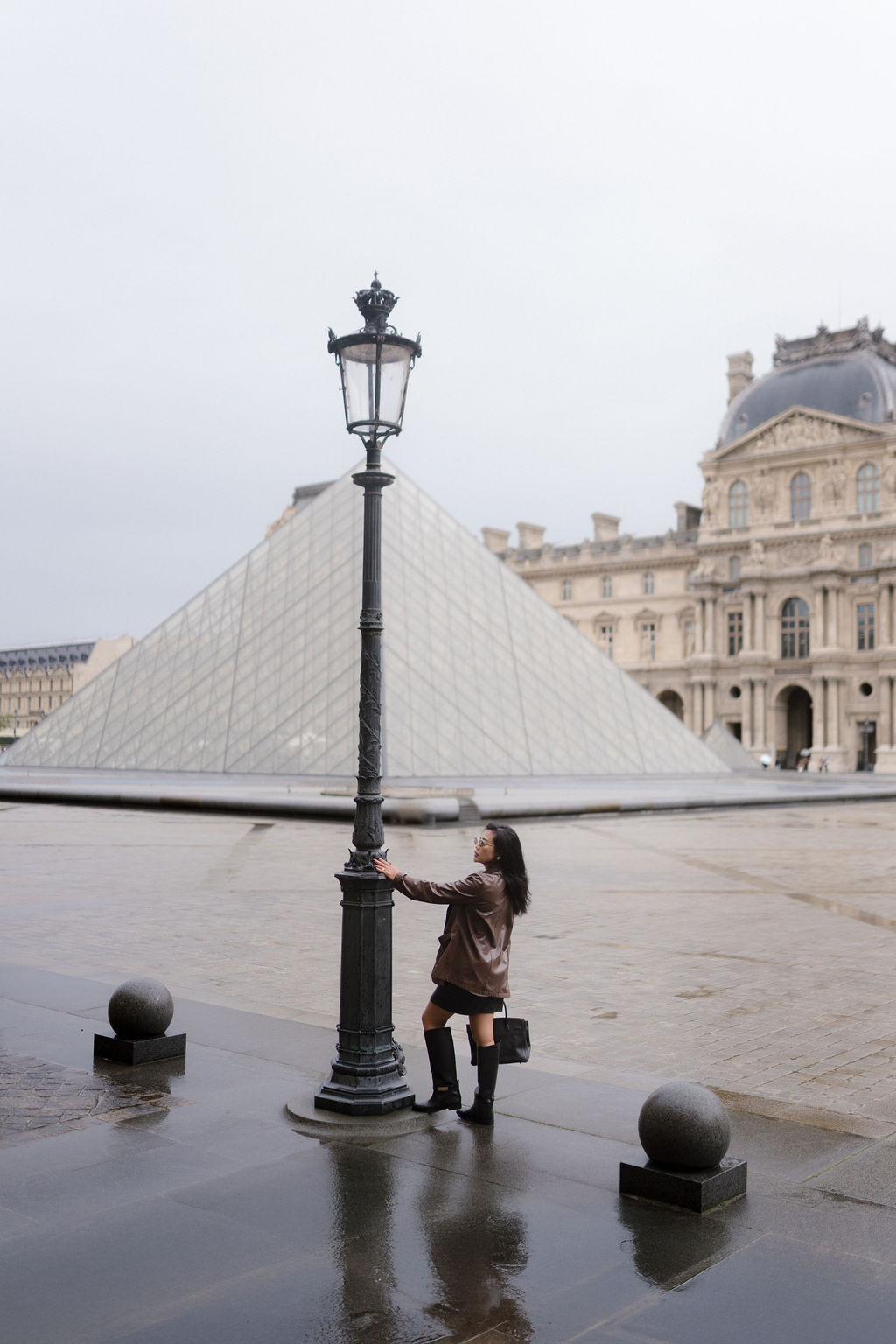 Ambiance luxueuse pour une séance portrait au Louvre