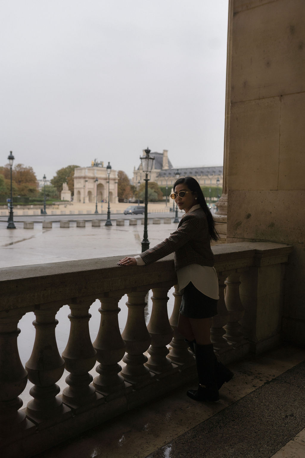 Ambiance et couleur chaude dans une séance portrait parisienne