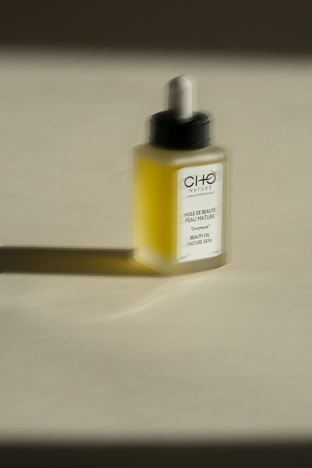 Shooting artistique à Paris pour une marque de beauté naturelle et haut de gamme