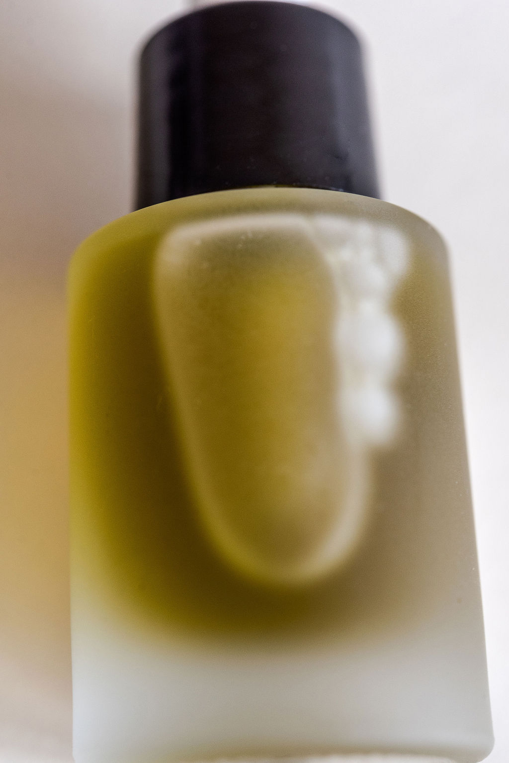 Photo d'un sérum pour une marque de beauté haut de gamme à Paris