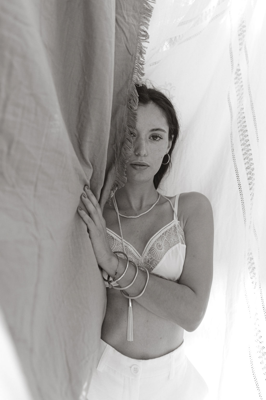 Décor méditerranéen et artistique pour une shooting mode en Provence