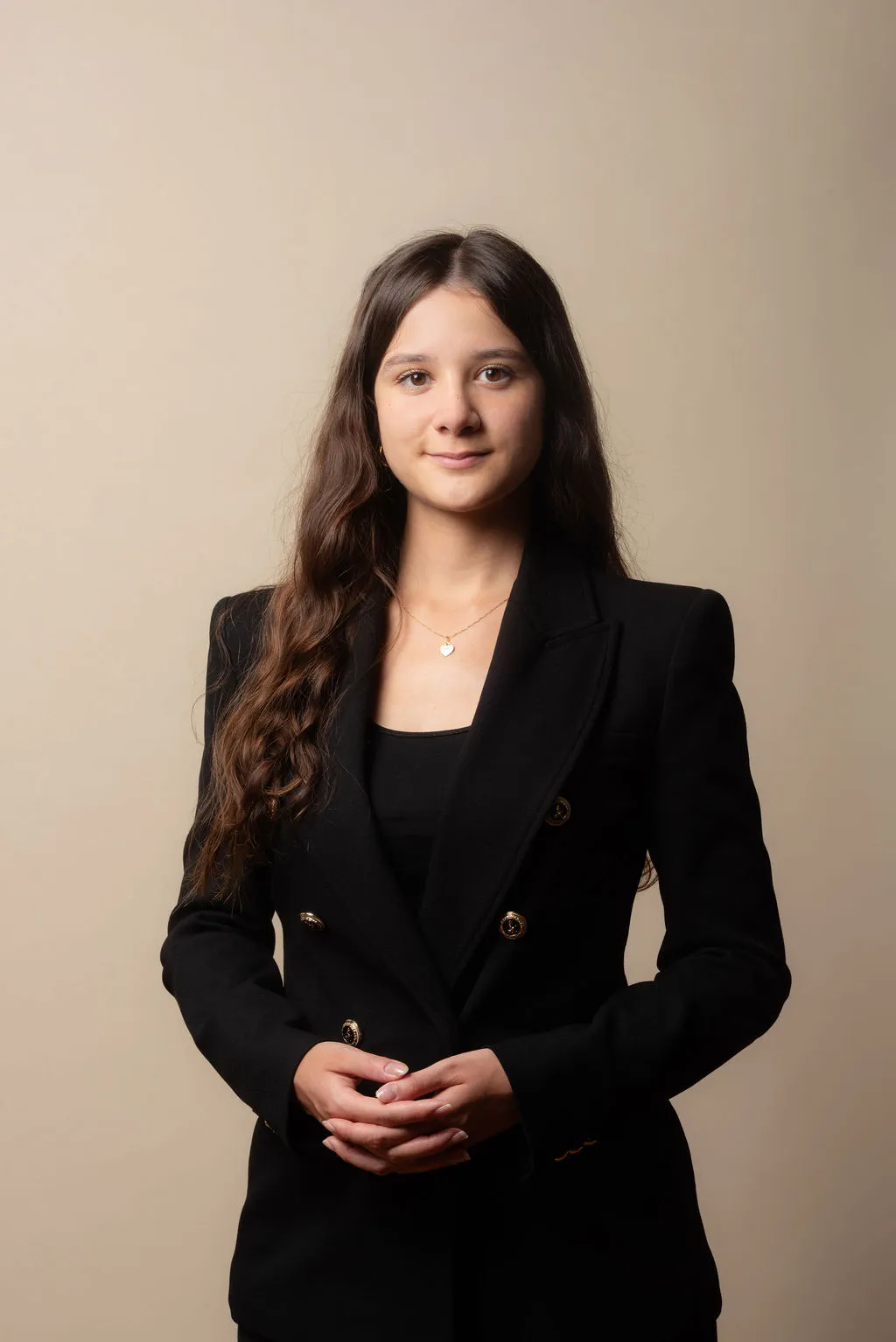 Portrait officiel en pied réalisé en studio à Paris